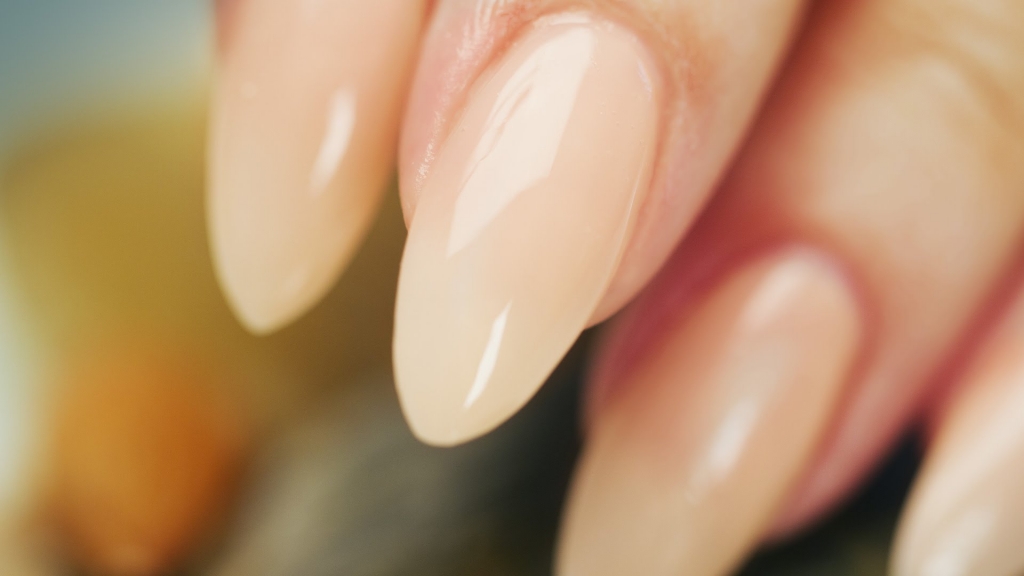How To Achieve Perfect Almond Shaped Nails?