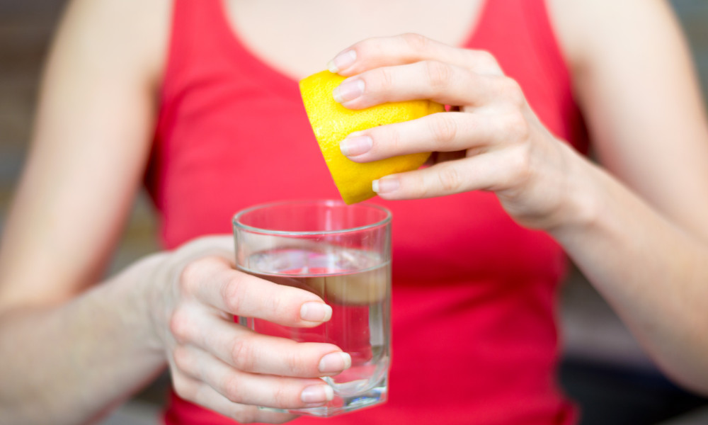 Does drinking water reduce the risk of kidney stones?